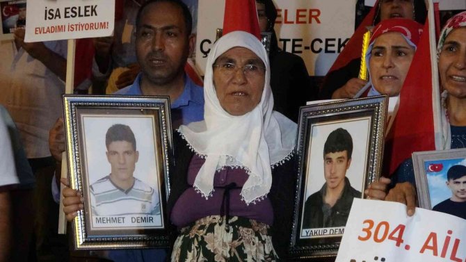 Diyarbakır’da Evlat Nöbetine Katılan Anne, İki Evladına Seslendi