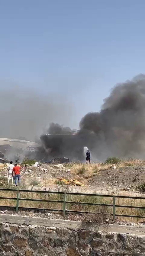 Hatay’da Sanayide Çıkan Yangın Kontrol Altına Alındı