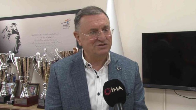 Lütfü Savaş: "Transfer Yapacağız Ama Takım Yetersiz Diye Değil, Alternatifi Arttırmak İçin"