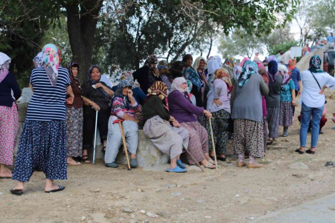 İ̇ki Ay Önce Nejla’nın Evliliği İçin Toplanan Sevenleri, Bu Defa Cenazesi İçin Toplandı