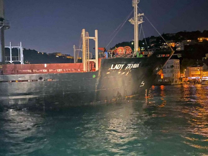 Bebek’te Kargo Gemisi Karaya Oturdu