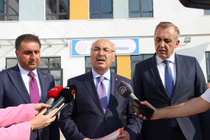 İ̇zmir’de Okul Binalarının Deprem Güvenliği İçin Ciddi Süreç Yönetiliyor