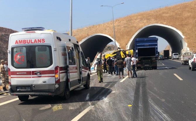 İ̇zmir’de Lastiği Patlayan Tır Dehşet Saçtı: 1 Ölü, 5 Yaralı