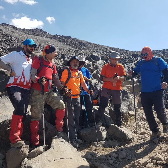 Dağcılar Ağrı Dağı Zirvesinde