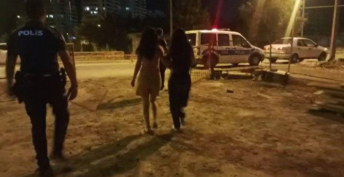 İ̇nşaata Çıkan 2 Arkadaşı Polis İkna Etti