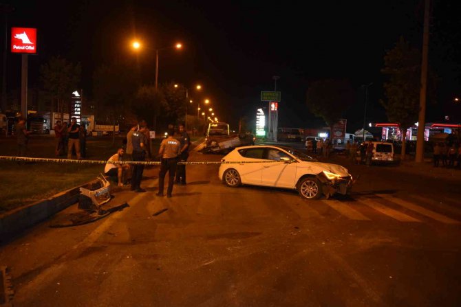 Şanlıurfa’da 2 Otomobil Çarpıştı: 1 Ölü, 4 Yaralı
