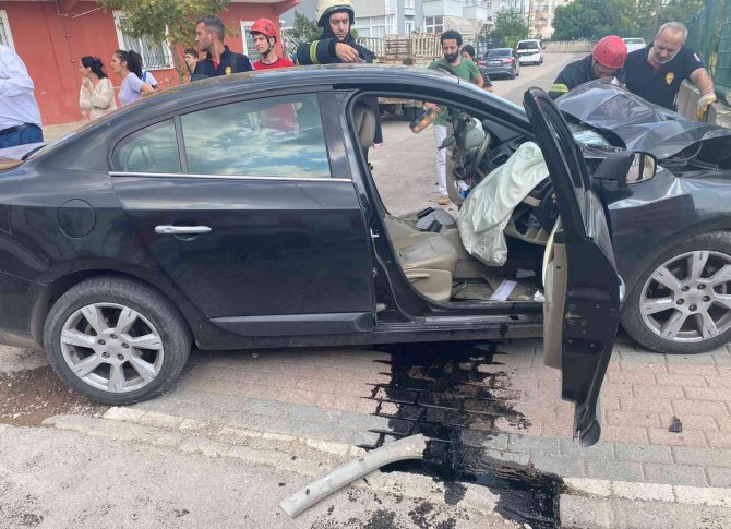 Tansiyonu Düşünce Duvara Çarpan Sürücü Hayatını Kaybetti