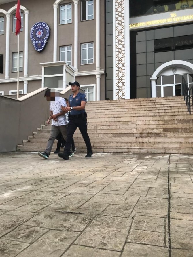 Tırdan Mazot Çalarken Suçüstü Yakalandılar