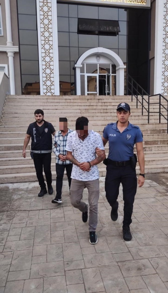 Tırdan Mazot Çalarken Suçüstü Yakalandılar