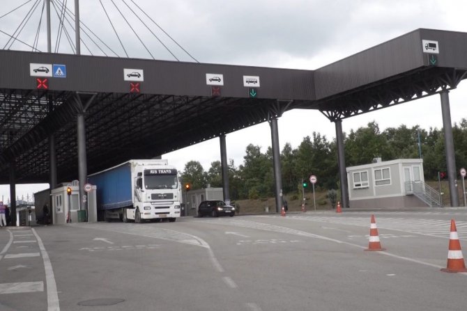 Kosova Başbakanı Kurti: "Sırp Plakaları Miloseviç Rejiminin Mirasıdır. Bu Miras, Taşımamanız Gereken Bir Yüktür"