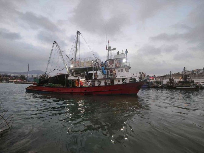 Kuşadası’nda Balık Avı Sezonu Törenle Açıldı