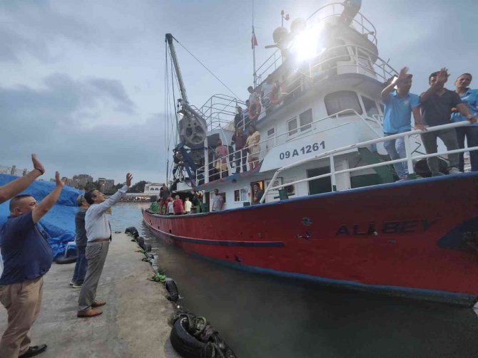 Kuşadası’nda Balık Avı Sezonu Törenle Açıldı