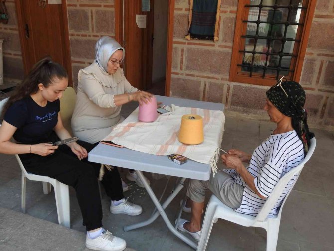 Manisalı Kadınlar 600 Yıllık Geleneği Yaşatıyor