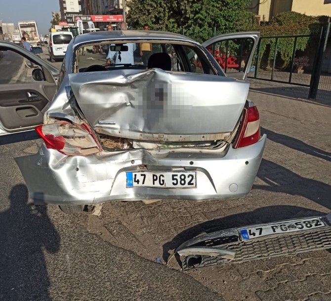 Mardin’de 3 Kişi Hurdaya Dönen Araçtan Şans Eseri Yaralı Kurtuldu