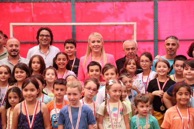 Turnuvaya Katılan Sporcular Ödüllendirildi