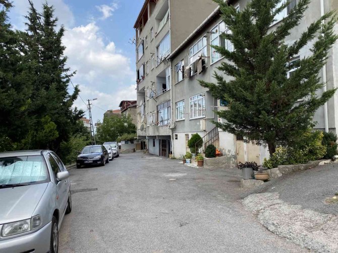 Maltepe’de 16 Yıllık Eşini Bıçakla Yaraladı