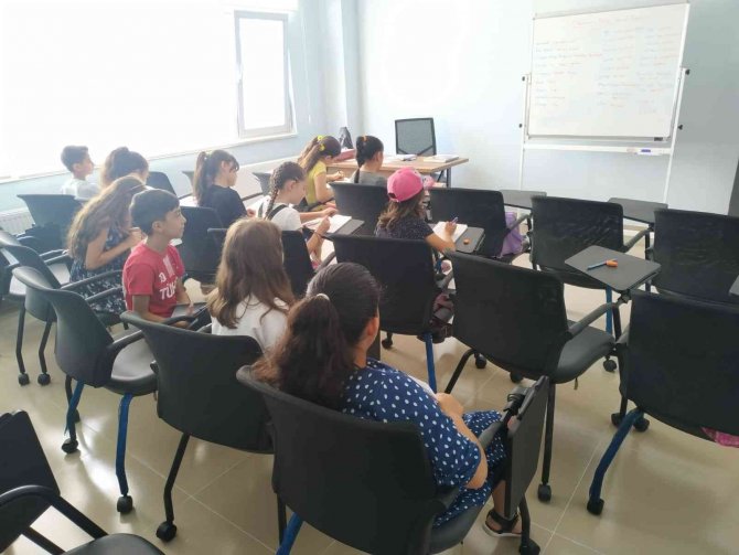 Sincan’da Öğrenciler Ücretsiz İ̇ngilizce Kurslarıyla Hem Eğlendi Hem Öğrendi