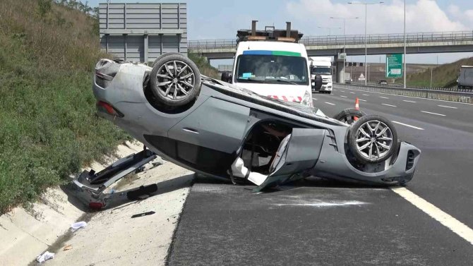 Kuzey Marmara Otoyolu’nda Kaza, Lüks Araç Takla Attı 2 Kişi Yaralandı