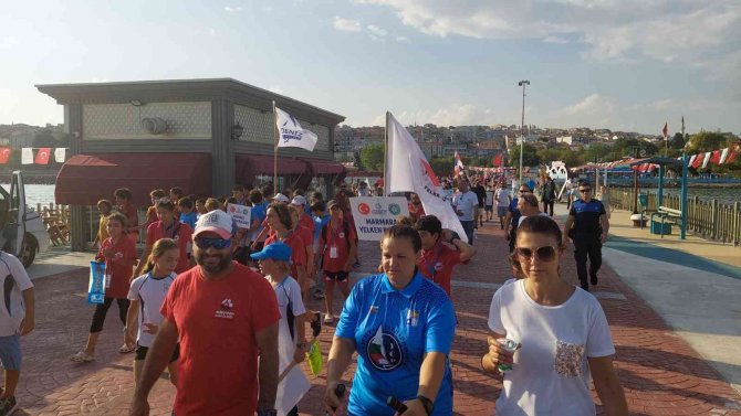 8 Ülkenin Katılımıyla Uluslararası Yelken Yarışları Kortej Yürüyüşü İle Başladı