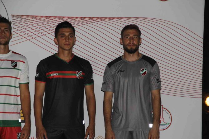 Karşıyaka, Yeni Sezon Formalarını Tanıttı