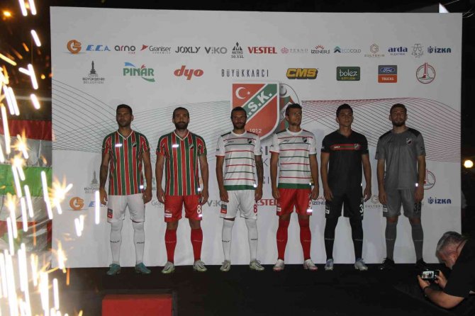 Karşıyaka, Yeni Sezon Formalarını Tanıttı