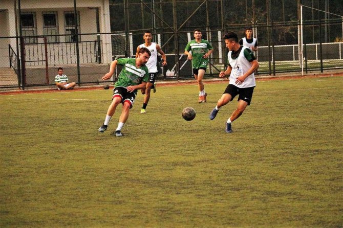 Genç Horozlar Yeni Sezona İddialı Hazırlanıyor