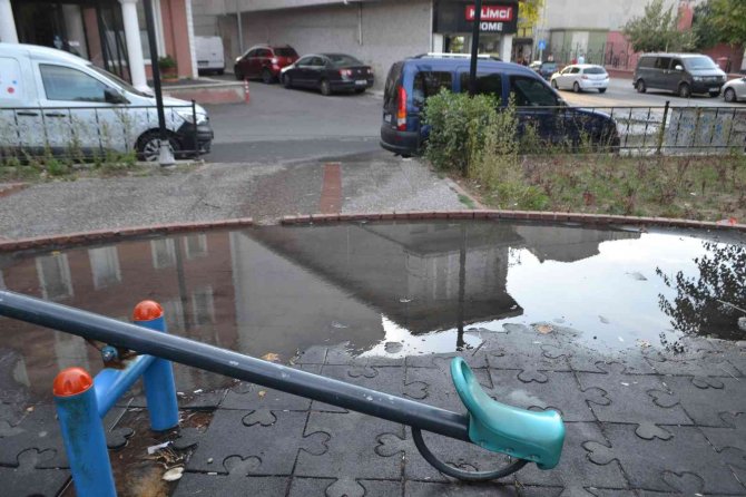 Vatandaş Boşa Akan Suya Tepki Gösterdi