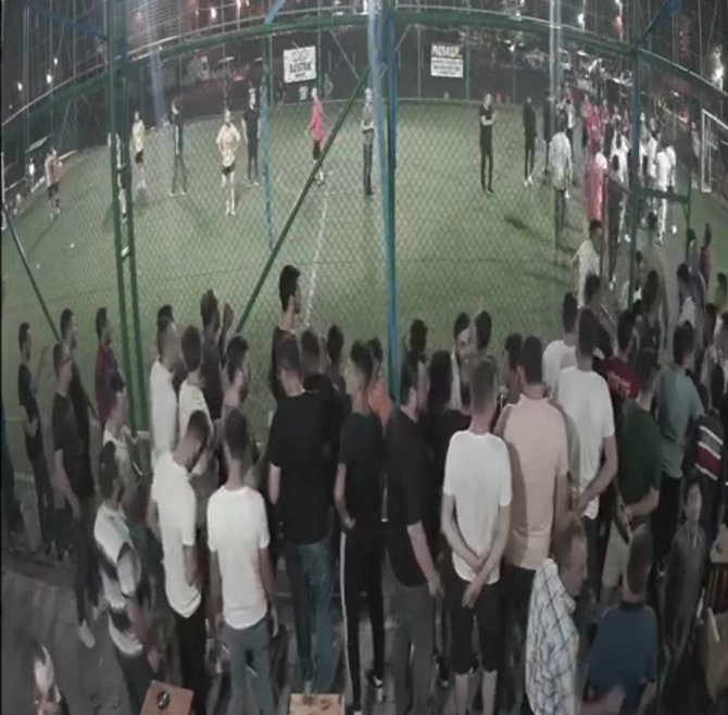 Maç Sonrası Saha Karşıtı, Halı Sahada Silahla Dehşet Saçtı