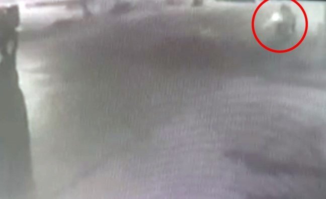 Husumetlisinin Evine Ateş Açarken Yanındaki Arkadaşını Vurdu