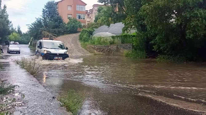 Kdz. Ereğli’de Yoğun Yağış Yolları Kapattı