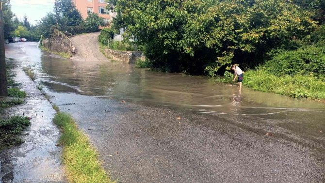 Kdz. Ereğli’de Yoğun Yağış Yolları Kapattı