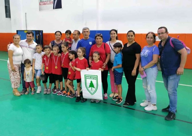 Muğlaspolu Minikler Madalyaları Topladı