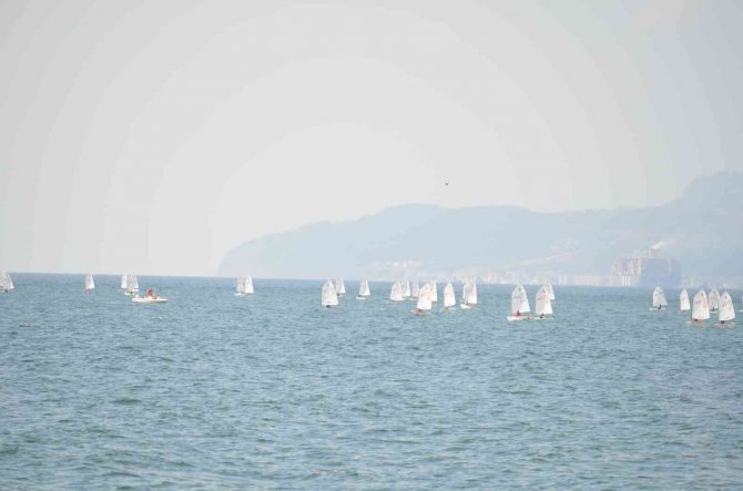 Marmara Denizi’nde Uluslararası Yelken Yarışları Başladı: 8 Ülkeden 313 Sporcu Yarışıyor