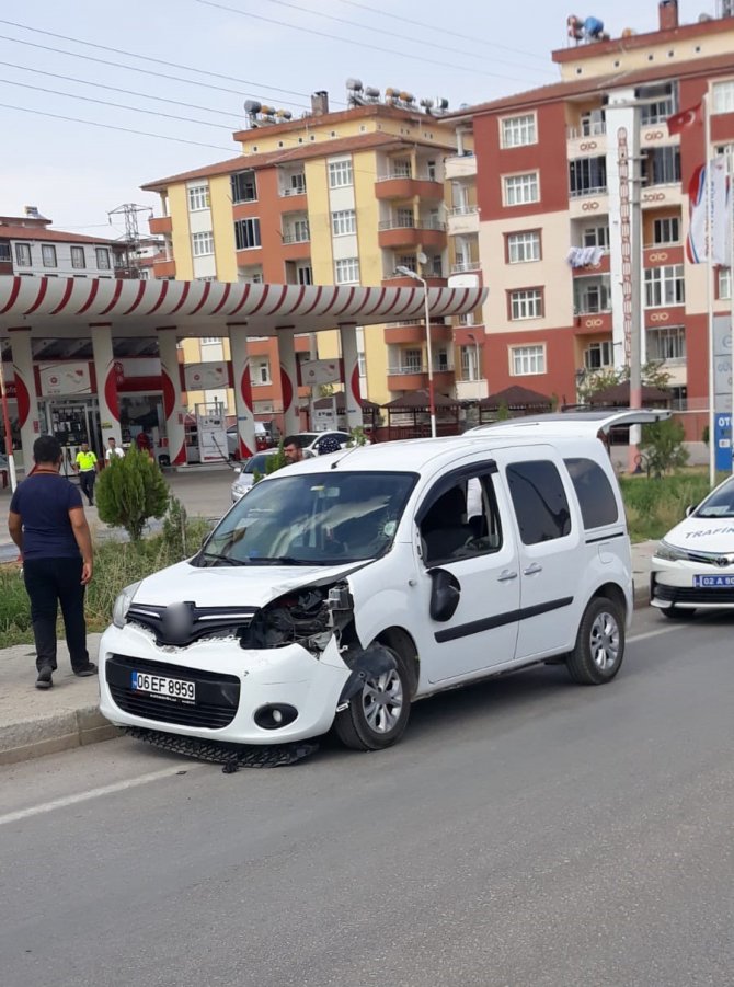 Hafif Ticari Aracın Çarptığı Çocuk Hayatını Kaybetti