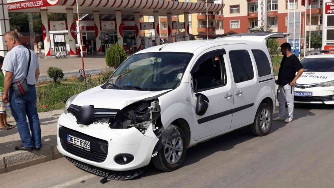 Hafif Ticari Aracın Çarptığı Çocuk Hayatını Kaybetti