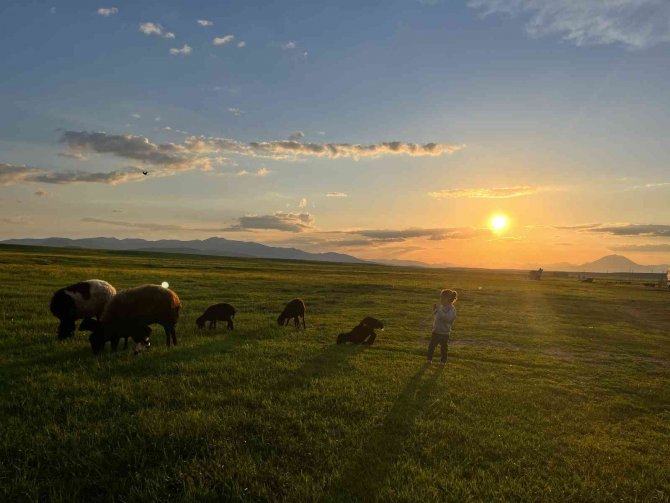Ağrı’da Kızıla Boyanan Gökyüzü Büyüledi