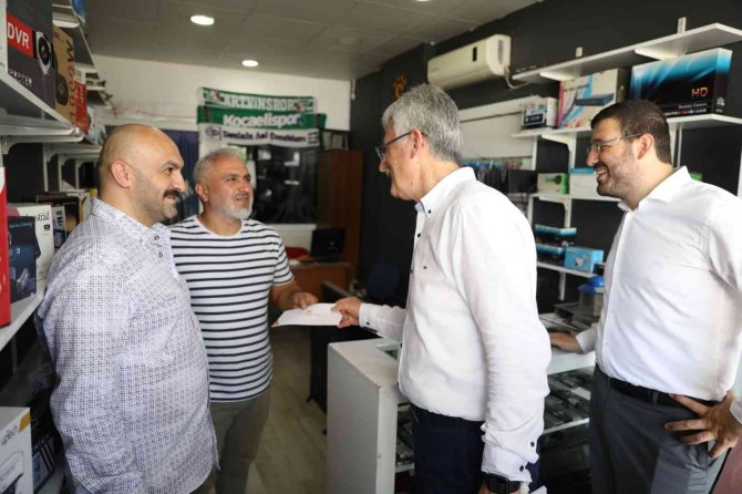 Cumhurbaşkanı Erdoğan’ın Mektubunu Vatandaşa Ulaştırmak İçin Sokak Sokak Geziyorlar