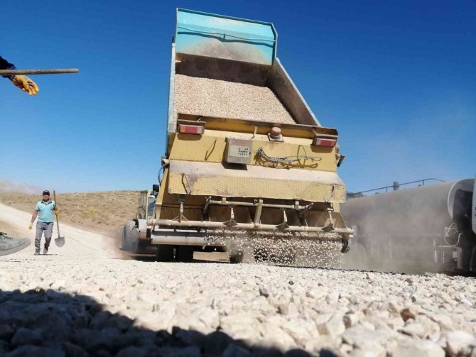 22 Kilometrelik Yayla Yolu Asfalt Çalışmalarına Payallar Yaylası’ndan Başlandı