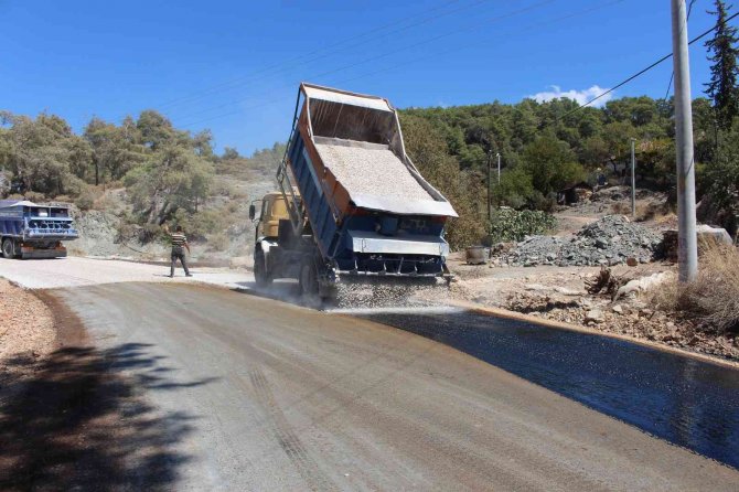 Kumluca Ortaköy’de 6 Mahalleyi Bağlayan Grup Yolu Asfaltlanıyor