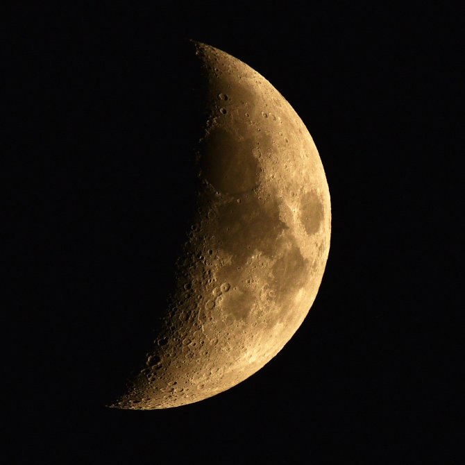 Ahlat’ta ‘Yeni Ay’ Hayran Bıraktı