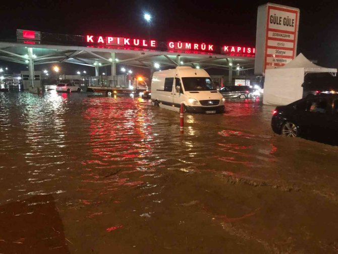 Bulgaristan-edirne Sınırında Sel: Yollar Kapandı Araçlar Mahsur Kaldı
