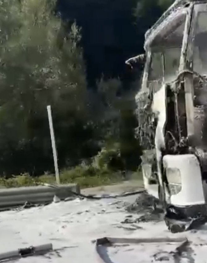 Bursa’da Seyir Halindeki Tır Alev Alev Yandı