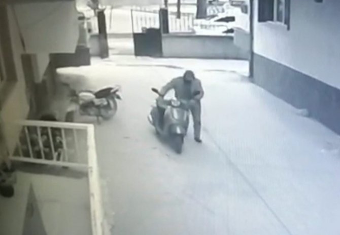 Bursa’da Motosiklet Hırsızı Kamerada