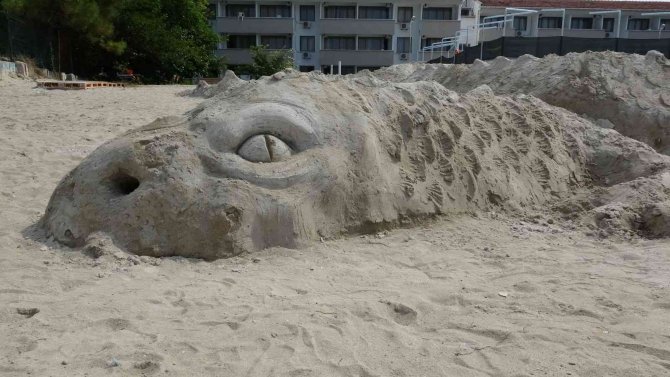 Çanakkale Sahillerinde Kumdan Ejderha