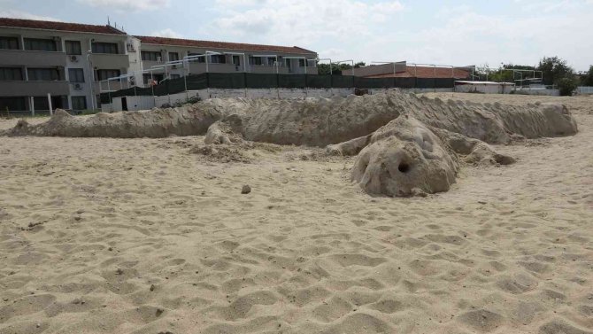 Çanakkale Sahillerinde Kumdan Ejderha