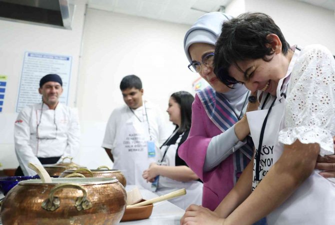 Emine Erdoğan, Türkiye’de Engellilere Hizmet Veren İlk Halk Eğitim Merkezinin Açılışını Yaptı