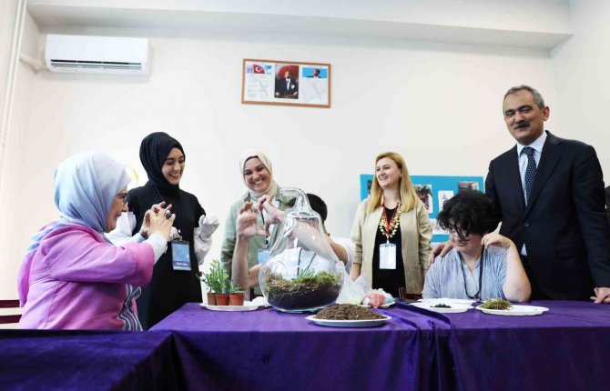 Emine Erdoğan, Türkiye’de Engellilere Hizmet Veren İlk Halk Eğitim Merkezinin Açılışını Yaptı