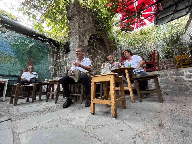 Tarihi Mekanda Diyarbakır Türküleri Geleneği Yaşatılıyor