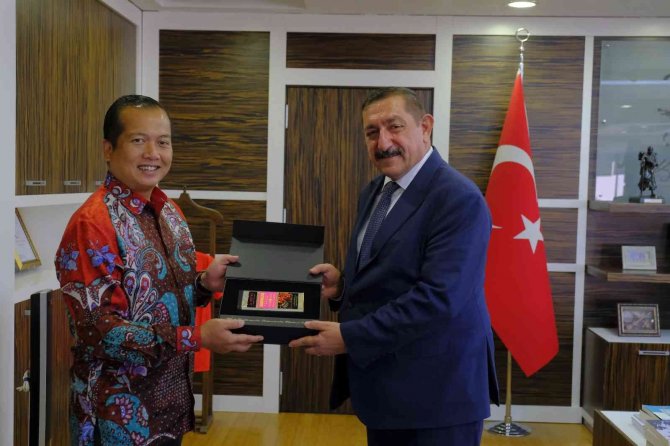 Endonezya Ankara Büyükelçisi Lalu Muhamad İ̇qbal’dan Başkan Vidinlioğlu’na Ziyaret