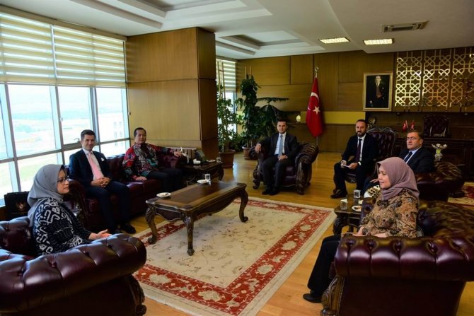 Endonezya Ankara Büyükelçisi’nden Rektör Topal’a Ziyaret